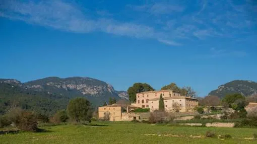 Manor House in Establiments Manor House in Establiments